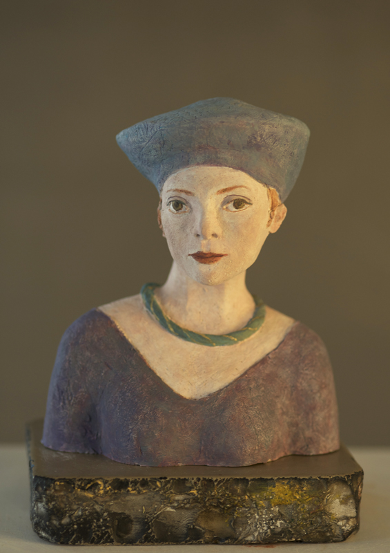 Katrin Lau - Mädchen mit Kette und Hut (2011)